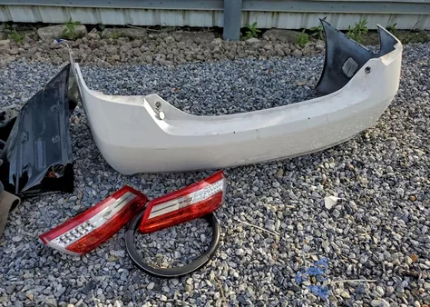 2011 Toyota Camry Base z USA, uszkodzony, nr VIN 4T1BF3EK7BU732555